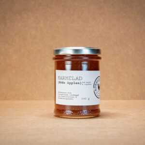 MARMELAD (240g) 12 burkar/kartong. Hållbarhet 18 mån. – Röda Äpplen med kanel & ingefära